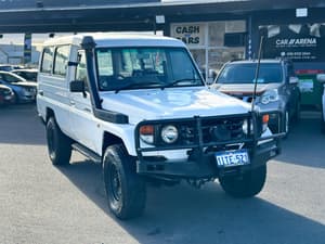 2006 Toyota Landcruiser (4x4) 11 SEAT HZJ78R