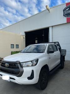 2023 TOYOTA HILUX SR (4x4)