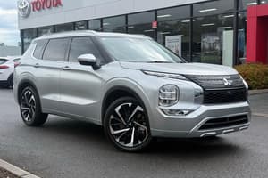 2024 Mitsubishi Outlander Exceed ZM
