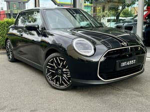 2025 MINI Cooper SE Favoured J01