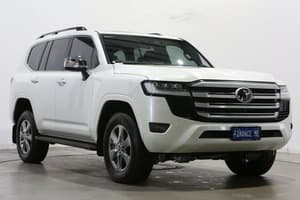 2025 Toyota Landcruiser Sahara FJA300R