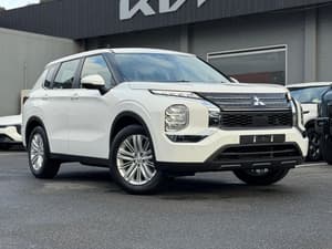 2024 Mitsubishi Outlander ES ZM