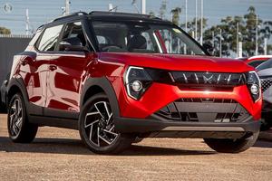 2025 Mahindra XUV3XO AX7L Auto