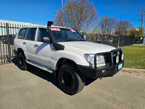 2006 TOYOTA LANDCRUISER (4x4)