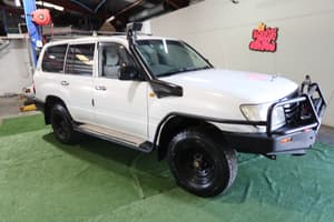 2005 TOYOTA LANDCRUISER (4x4) DIESEL