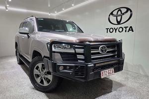 2022 Toyota Landcruiser Sahara FJA300R