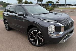 2025 Mitsubishi Outlander PHEV Exceed ZM