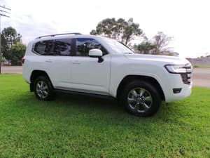 2022 TOYOTA LANDCRUISER LC300 VX (4x4)