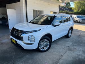 2023 MITSUBISHI OUTLANDER ES 7 SEAT (2WD)