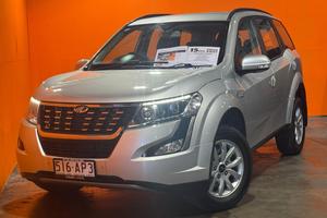 2021 Mahindra XUV500 W6