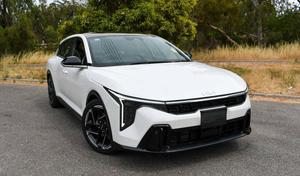 2025 Kia K4 GT-Line CL4m