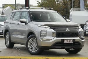 2023 Mitsubishi Outlander ES ZM