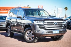 2025 Toyota Landcruiser Sahara FJA300R