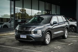 2025 Mitsubishi Outlander ES ZM