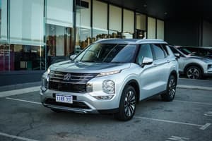 2025 Mitsubishi Outlander LS ZM