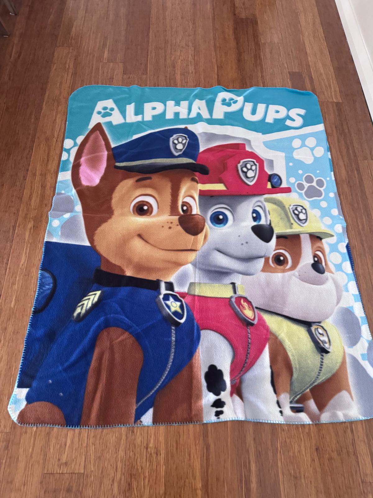 Kids fleece blankets x4 - excellent condition! image 4