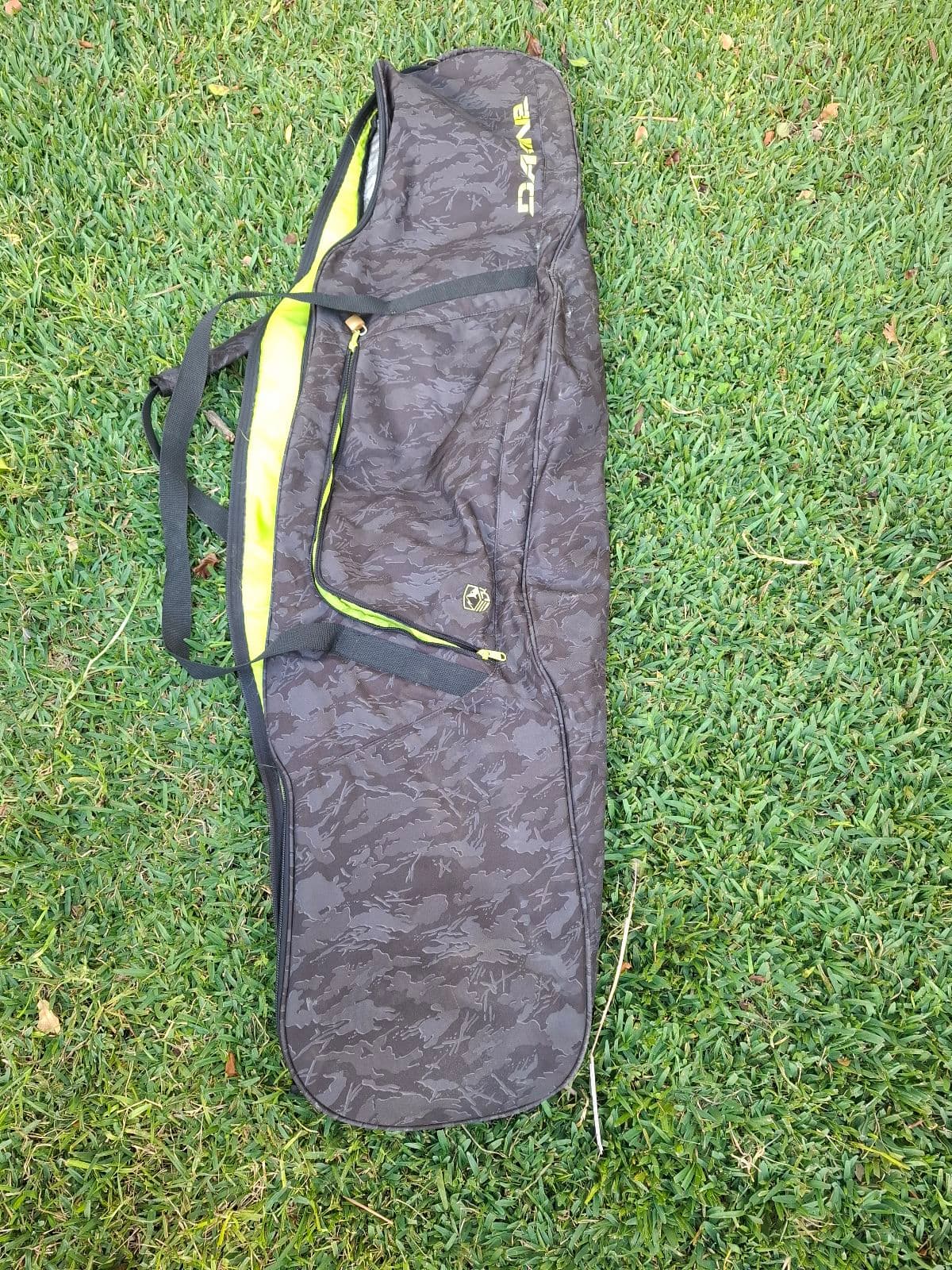 ride battery snowboard bag camo K2 - Universal Roller profile bag fits any board from a 129cm to a 181cm Low Roller Snowboard Bag X