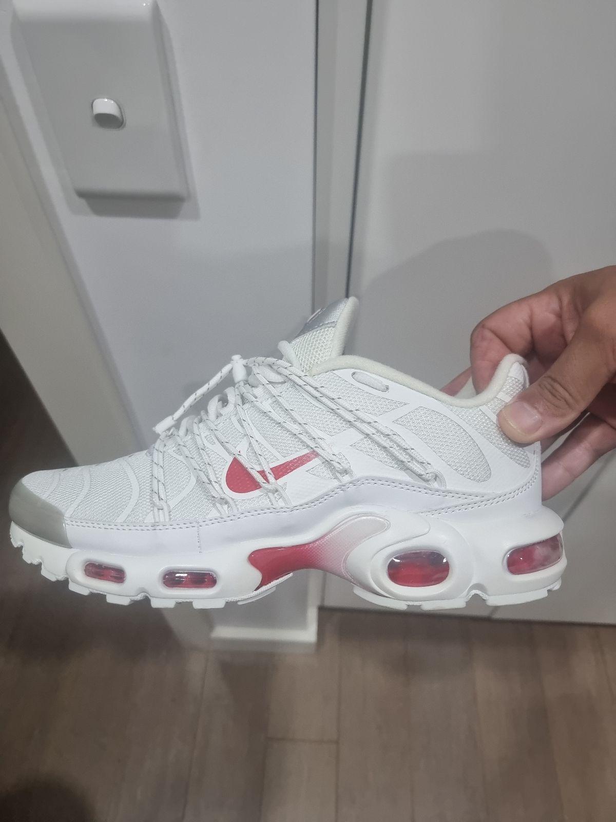 white tns with red tick
