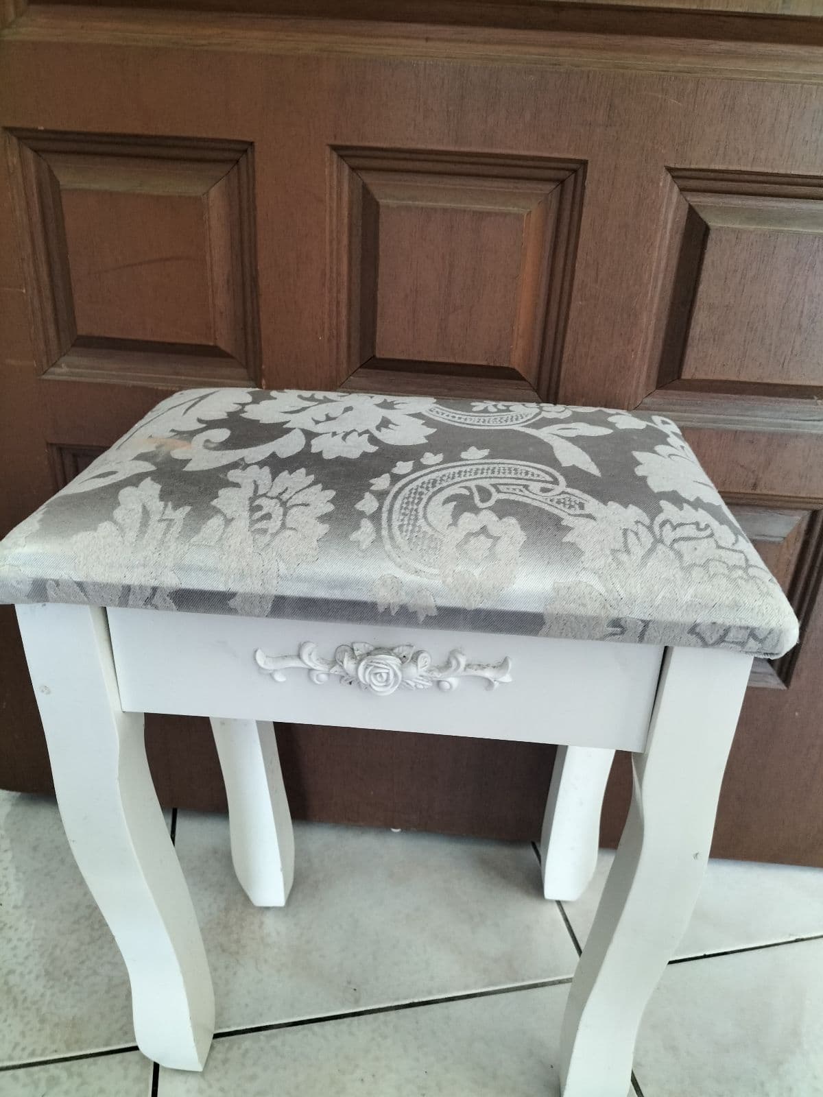 dressing table gold coast Modern White Dressing Table with Charging Station,LED Lights&Round Mirror   CLIPOP furniture