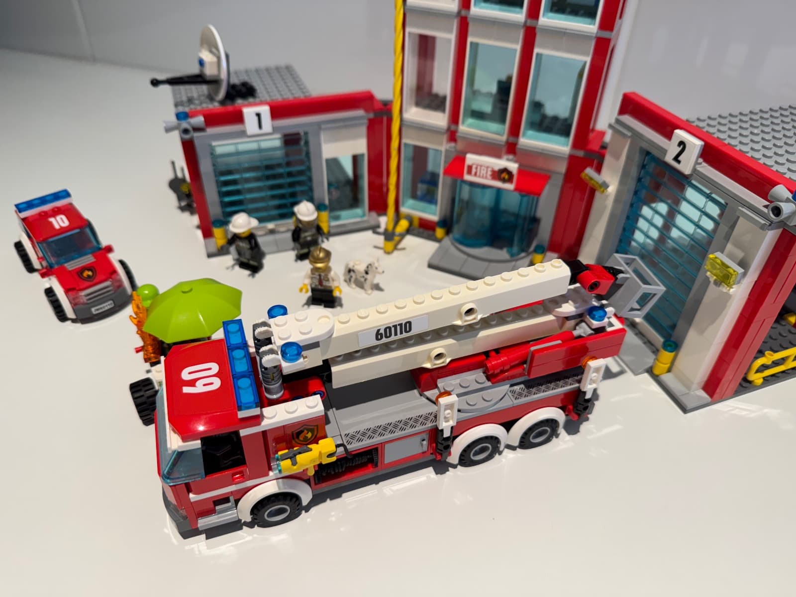 LEGO Fire Station (60110) - complete set with original instructions image 2