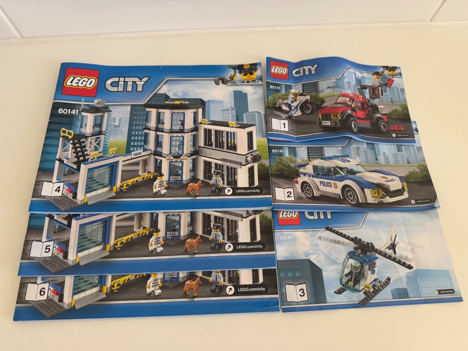 LEGO Police Station (60141) - complete set with original instructions image 5
