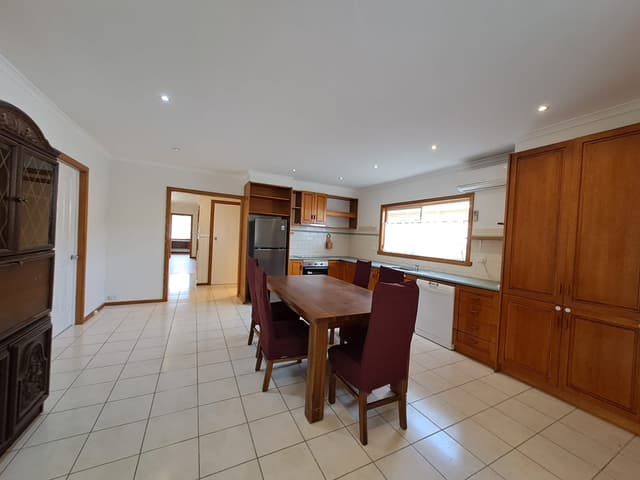 Gumtree Renting Property House for rent in Reservoir - for Rent | Gumtree Australia
