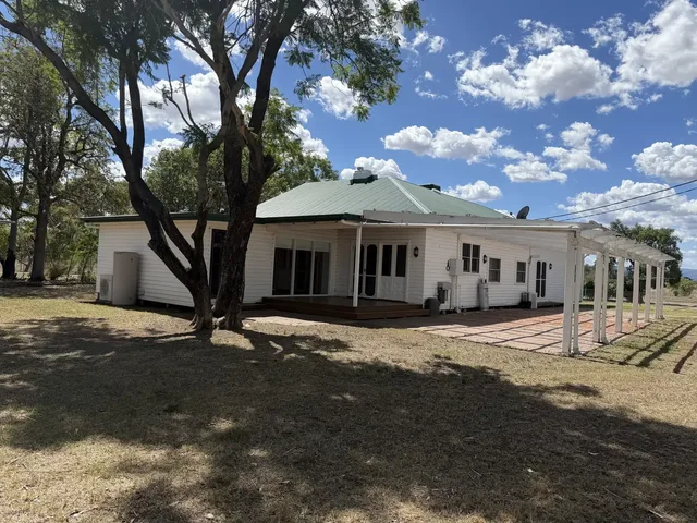 RURAL LIVING - SPACIOUS FAMILY HOME WITH INGROUND POOL - for Rent ...