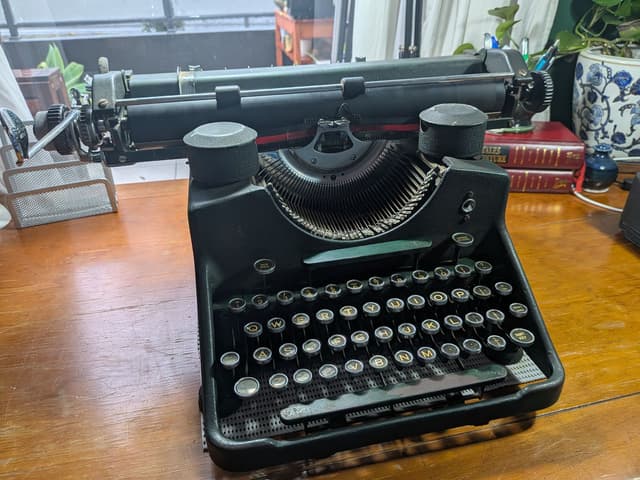 Gully Lockable RESTORED and WORKING Bar-Lock Model 21 Typewriter - Antiques in Upper ...