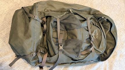 patagonia lightweight messenger bag Black Hole Micro MLC Noble Grey Smoke / Vintage Camo Style:8.1:1 Gear Ratio/Right Hand this small pouch has Deuter Race Air 10