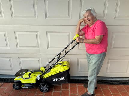 Ryobi 18V ONE+ 36cm lawn mower & catcher, WORKS GREAT - tool only