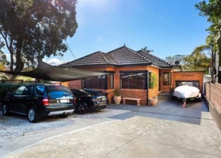 Three bedrooms house for lease