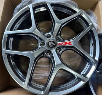 4x Brand New GTSR 22 shadow chrome wheels 22x9 ET40 fits VF VE BIG B