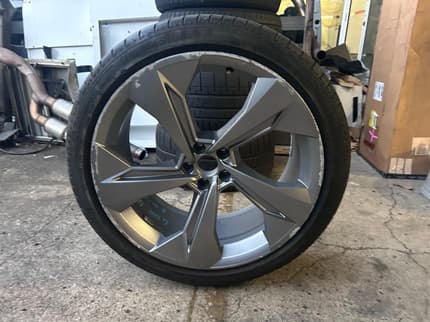 Audi Q7 SQ7 Alloy Wheel with Tire 4MO601025 .200365 | Wheels, Tyres ...