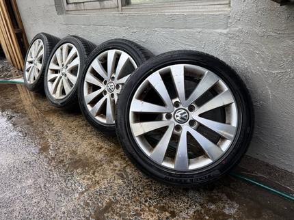 Volkswagen Golf 17 Inch Alloy Wheels with Excellent Tyres *Delivery*